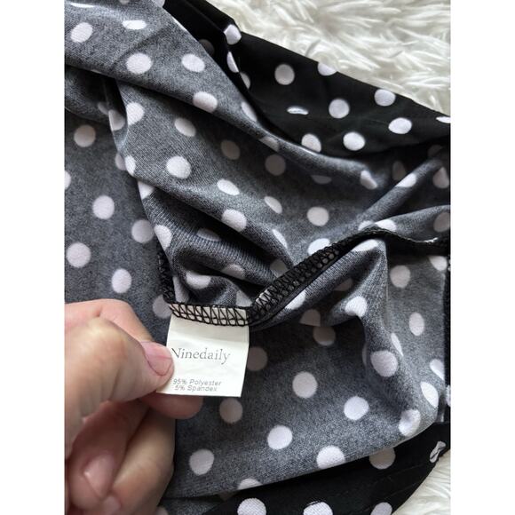 NineDaily women's sz. L black & wht. polka dot zip front top. New w/out tags. - Picture 7 of 10